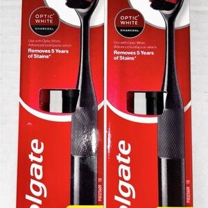 Colgate Optic White Charcoal Toothbrush Set